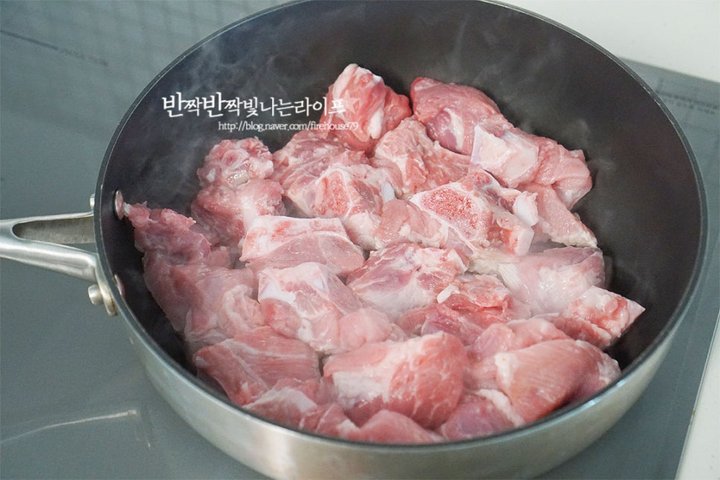 류수영의 매콤한 매운돼지갈비찜 레시피 4인분 1시간 20분 완성 평점 5.0점(42) 레시피 이미지 - 4