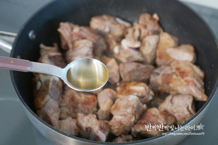 류수영의 매콤한 매운돼지갈비찜 레시피 4인분 1시간 20분 완성 평점 5.0점(42) 레시피 이미지 - 8