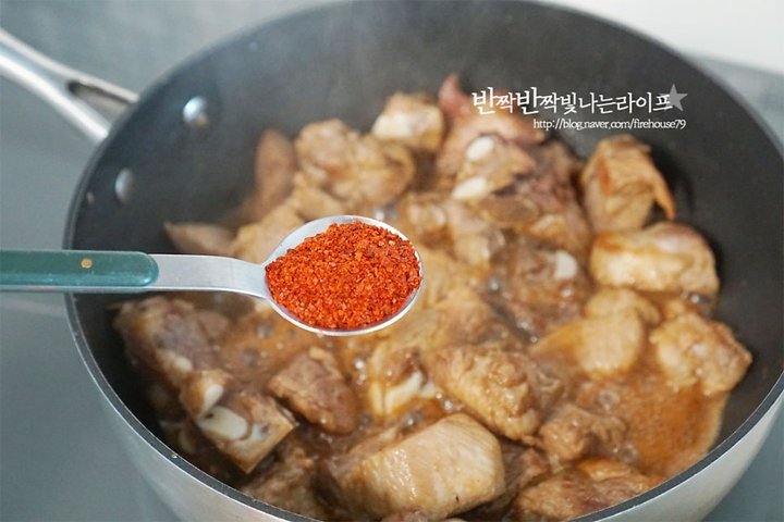 류수영의 매콤한 매운돼지갈비찜 레시피 4인분 1시간 20분 완성 평점 5.0점(42) 레시피 이미지 - 10