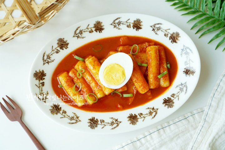 매콤달콤 류수영 떡볶이 황금 레시피 3인분 40분 완성 평점 4.9점(65) 레시피 이미지 - 1
