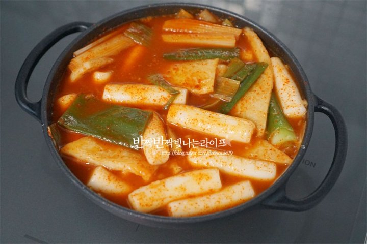 매콤달콤 류수영 떡볶이 황금 레시피 3인분 40분 완성 평점 4.9점(65) 레시피 이미지 - 7
