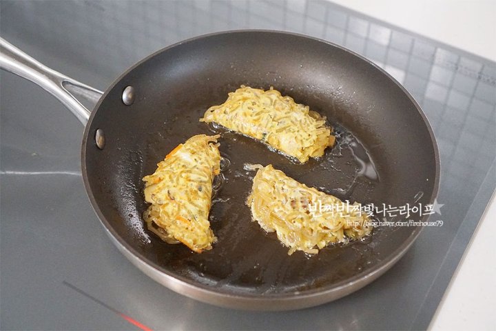 고소한 맛과 쫄깃한 식감의 계란만두 레시피 1인분 15분 완성 평점 5.0점(98) 레시피 이미지 - 6