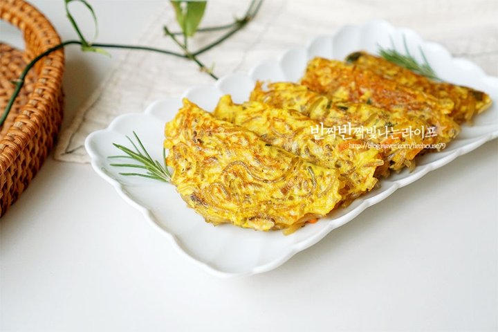 고소한 맛과 쫄깃한 식감의 계란만두 레시피 1인분 15분 완성 평점 5.0점(98) 레시피 이미지 - 7