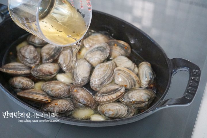 시원 짭조름한 감칠맛이 나는 바지락 술찜 레시피 2인분 2시간 30분 완성 평점 4.8점(67) 레시피 이미지 - 5