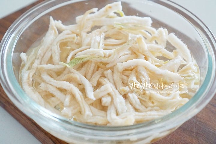 짭조름하게 오도독 씹는 맛 무말랭이무침 레시피 2인분 35분 완성 평점 4.7점(14) 레시피 이미지 - 2