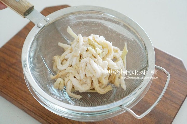 짭조름하게 오도독 씹는 맛 무말랭이무침 레시피 2인분 35분 완성 평점 4.7점(14) 레시피 이미지 - 3