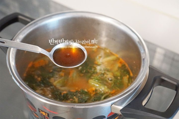 구수하고 깊고 진한 얼갈이배추된장국 레시피 3인분 35분 완성 평점 4.8점(16) 레시피 이미지 - 11