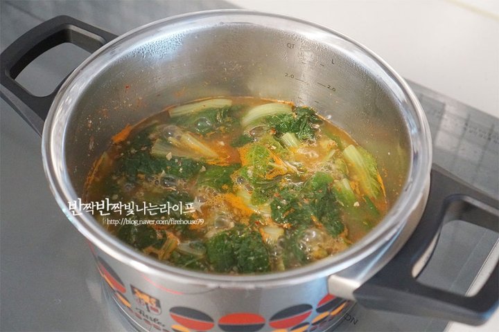 구수하고 깊고 진한 얼갈이배추된장국 레시피 3인분 35분 완성 평점 4.8점(16) 레시피 이미지 - 10