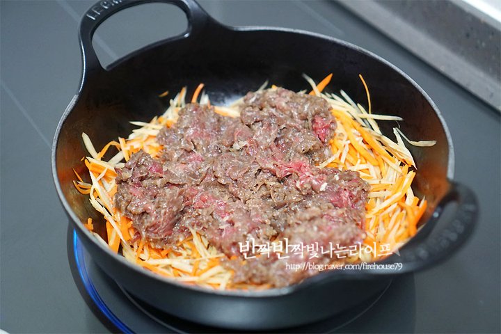 씹을수록 고소한 소고기 우엉채조림 레시피 2인분 45분 완성 평점 4.8점(13) 레시피 이미지 - 11