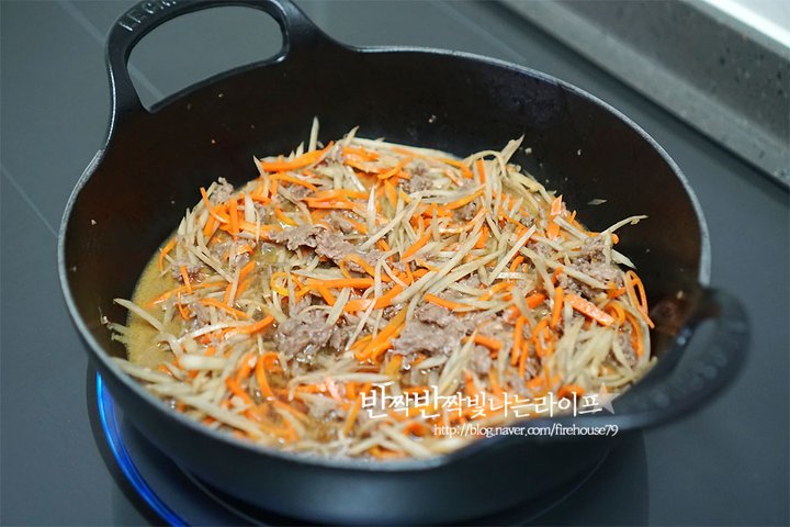 씹을수록 고소한 소고기 우엉채조림 레시피 2인분 45분 완성 평점 4.8점(13) 레시피 이미지 - 12
