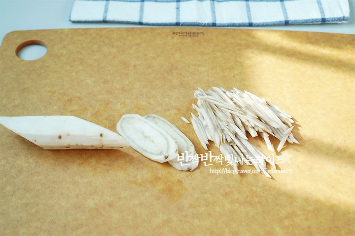 씹을수록 고소한 소고기 우엉채조림 레시피 2인분 45분 완성 평점 4.8점(13) 레시피 이미지 - 5