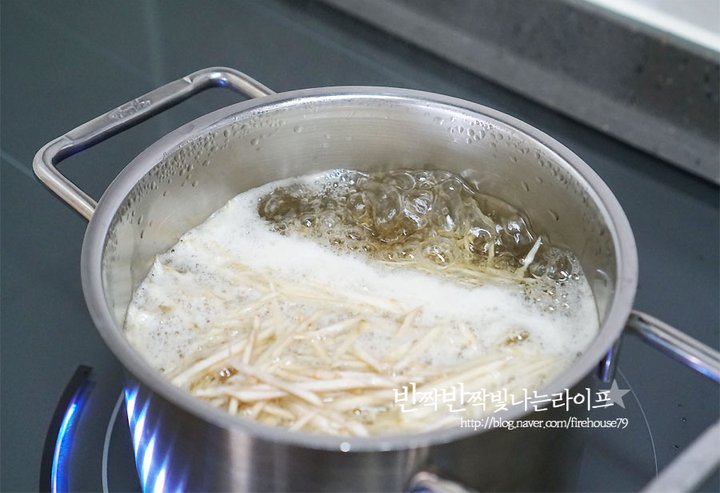 씹을수록 고소한 소고기 우엉채조림 레시피 2인분 45분 완성 평점 4.8점(13) 레시피 이미지 - 7