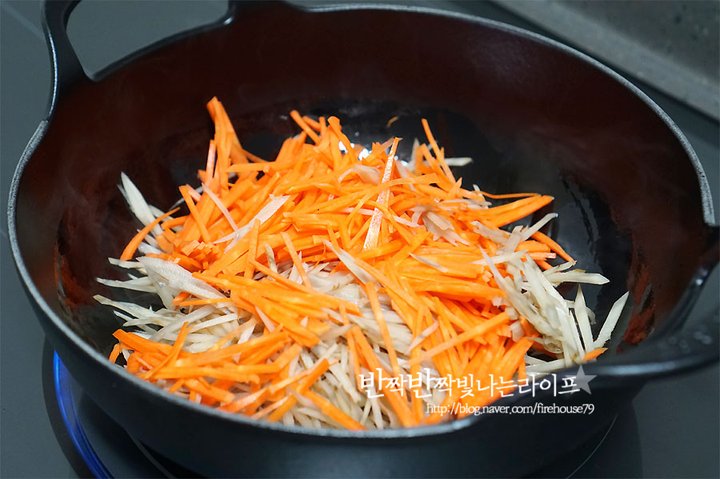 씹을수록 고소한 소고기 우엉채조림 레시피 2인분 45분 완성 평점 4.8점(13) 레시피 이미지 - 10