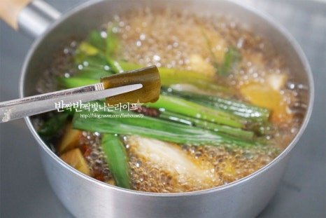 탱탱하고 짭쪼름한 새우장 레시피 5인분 45분 완성 평점 4.7점(61) 레시피 이미지 - 5