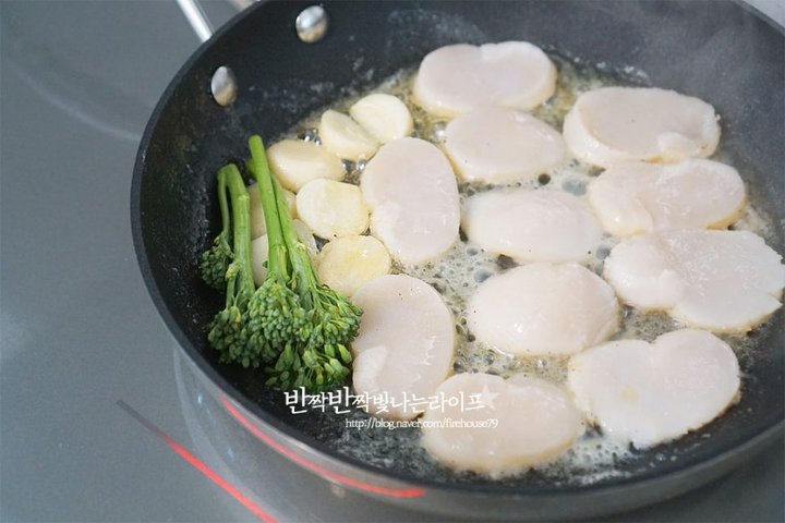 고소 담백한 관자버터구이 레시피 2인분 25분 완성 평점 4.8점(43) 레시피 이미지 - 8