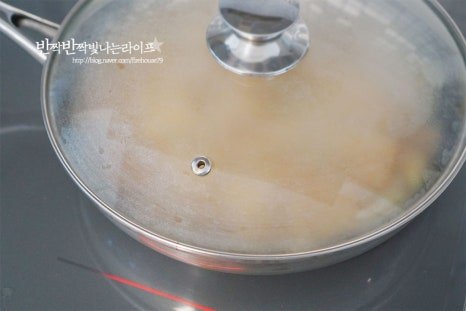 구수하고 촉촉한 묵은지볶음 레시피 3인분 45분 완성 평점 4.7점(98) 레시피 이미지 - 10