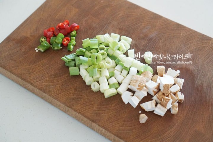 구수하고 담백고소한 대패된장찌개 레시피 3인분 40분 완성 평점 4.7점(16) 레시피 이미지 - 4