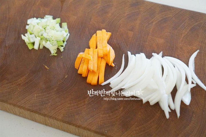 짭조름한 감칠맛의 애호박새우젓볶음 레시피 2인분 30분 완성 평점 4.8점(97) 레시피 이미지 - 4