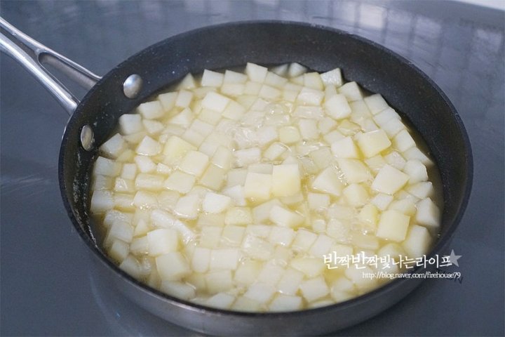 짭조름하고 쫀득한 감자조림 레시피 4인분 30분 완성 평점 4.9점(82) 레시피 이미지 - 8