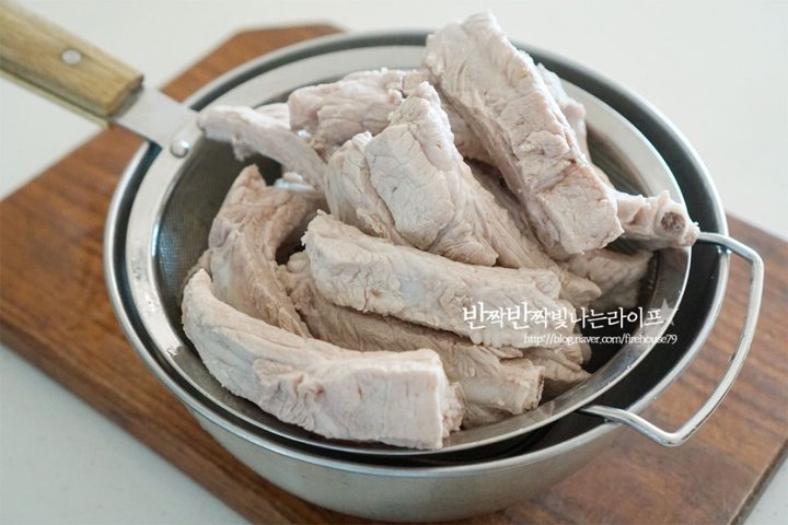 짭조름하고 달콤한 간장등갈비찜 레시피 4인분 1시간 40분 완성 평점 4.9점(47) 레시피 이미지 - 5