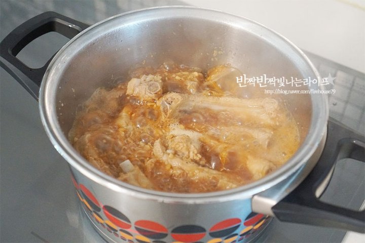 짭조름하고 달콤한 간장등갈비찜 레시피 4인분 1시간 40분 완성 평점 4.9점(47) 레시피 이미지 - 9