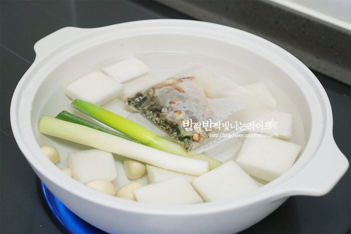 감칠맛 있는 뜨끈한 쭈꾸미샤브샤브 레시피 3인분 55분 완성 평점 4.8점(19) 레시피 이미지 - 2