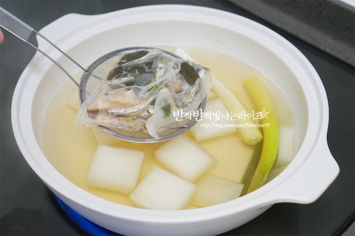 감칠맛 있는 뜨끈한 쭈꾸미샤브샤브 레시피 3인분 55분 완성 평점 4.8점(19) 레시피 이미지 - 3