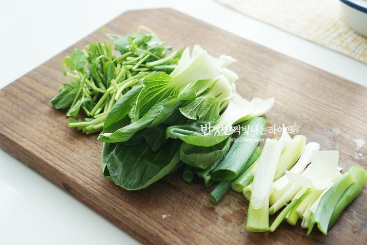 감칠맛 있는 뜨끈한 쭈꾸미샤브샤브 레시피 3인분 55분 완성 평점 4.8점(19) 레시피 이미지 - 5