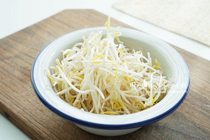 감칠맛 있는 뜨끈한 쭈꾸미샤브샤브 레시피 3인분 55분 완성 평점 4.8점(19) 레시피 이미지 - 7