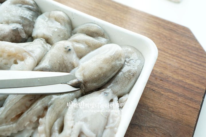 감칠맛 있는 뜨끈한 쭈꾸미샤브샤브 레시피 3인분 55분 완성 평점 4.8점(19) 레시피 이미지 - 9