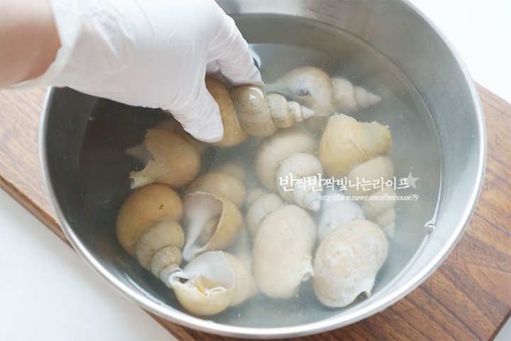 씹을수록 느껴지는 바다향 골뱅이 삶는 법 레시피 1인분 30분 완성 평점 4.8점(69) 레시피 이미지 - 3