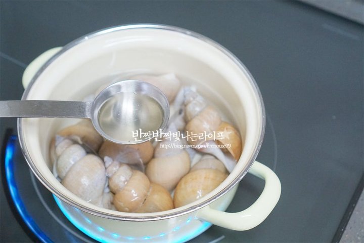 씹을수록 느껴지는 바다향 골뱅이 삶는 법 레시피 1인분 30분 완성 평점 4.8점(69) 레시피 이미지 - 4