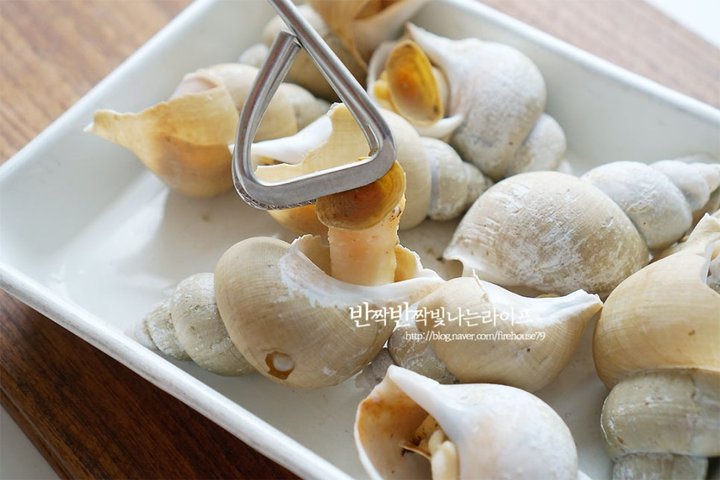씹을수록 느껴지는 바다향 골뱅이 삶는 법 레시피 1인분 30분 완성 평점 4.8점(69) 레시피 이미지 - 6