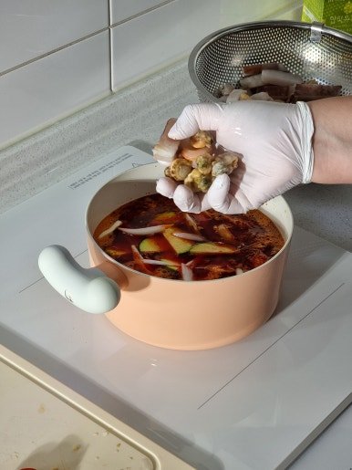 얼큰한 해물순두부찌개 황금 레시피 3인분 30분 완성 평점 4.7점(49) 레시피 이미지 - 6