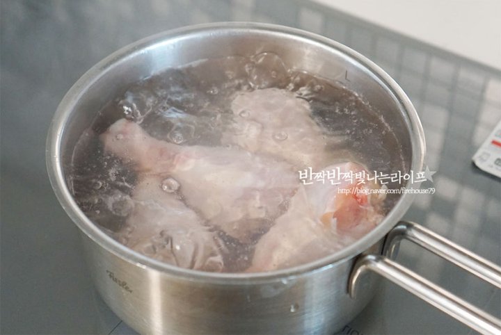 진하고 담백한 양념장 닭칼국수 레시피 2인분 1시간 15분 완성 평점 4.7점(43) 레시피 이미지 - 2