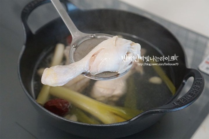 진하고 담백한 양념장 닭칼국수 레시피 2인분 1시간 15분 완성 평점 4.7점(43) 레시피 이미지 - 6