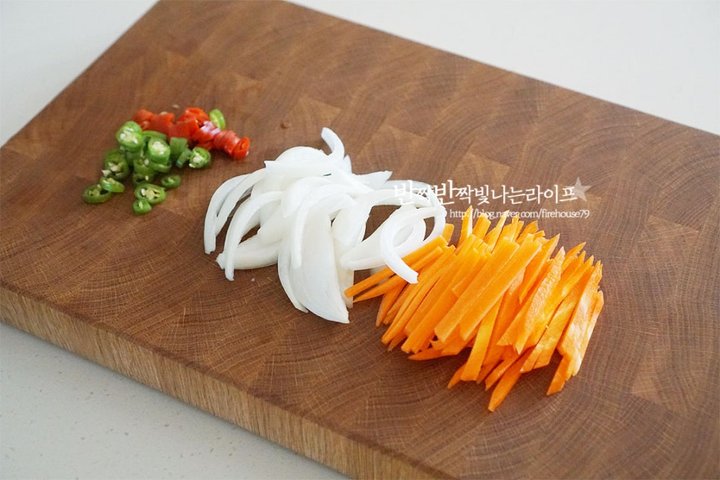 고소한 미역줄기볶음 미역줄거리볶음 레시피 2인분 30분 완성 평점 4.7점(86) 레시피 이미지 - 5