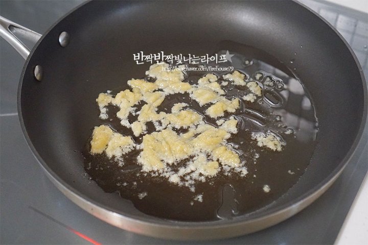 고소한 미역줄기볶음 미역줄거리볶음 레시피 2인분 30분 완성 평점 4.7점(86) 레시피 이미지 - 6