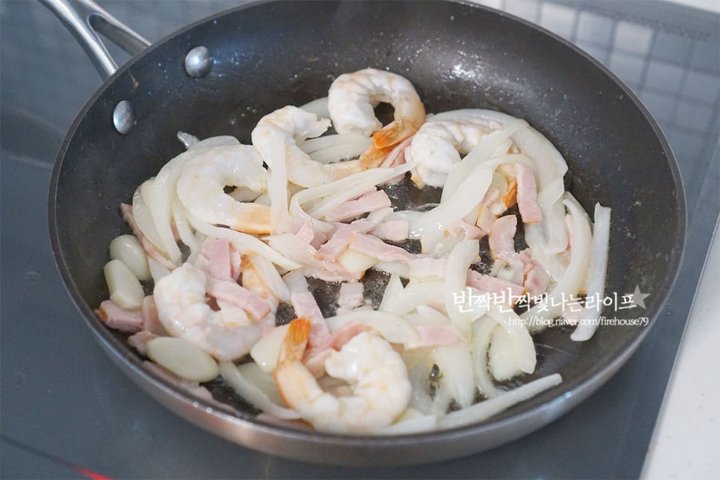 고소하고 매콤한 신라면 투움바 파스타 레시피 1인분 20분 완성 평점 4.8점(88) 레시피 이미지 - 5