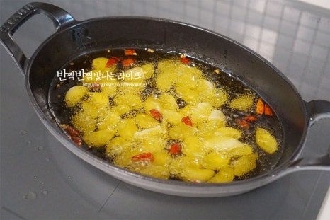 풍미 가득 새우감바스 감바스 알 아히요 레시피 2인분 25분 완성 평점 4.8점(63) 레시피 이미지 - 5