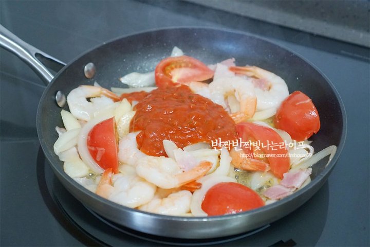 간단한 브런치 메뉴인 토마토스파게티 레시피 1인분 35분 완성 평점 4.8점(36) 레시피 이미지 - 12