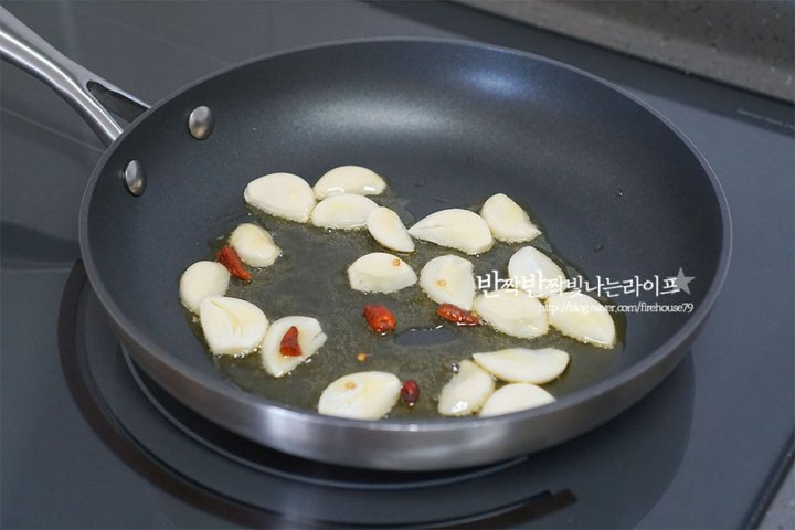 간단한 브런치 메뉴인 토마토스파게티 레시피 1인분 35분 완성 평점 4.8점(36) 레시피 이미지 - 9