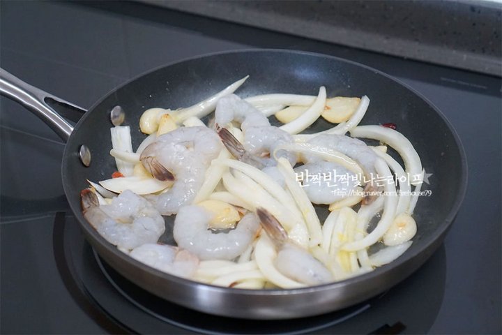 간단한 브런치 메뉴인 토마토스파게티 레시피 1인분 35분 완성 평점 4.8점(36) 레시피 이미지 - 10