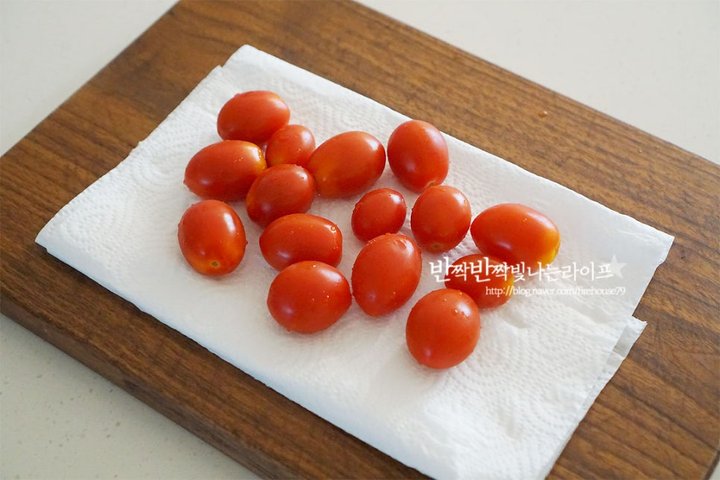 간단한 홈메이드 썬드라이토마토 레시피 2인분 1시간 20분 완성 평점 4.9점(98) 레시피 이미지 - 3