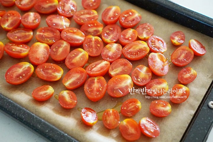 간단한 홈메이드 썬드라이토마토 레시피 2인분 1시간 20분 완성 평점 4.9점(98) 레시피 이미지 - 5