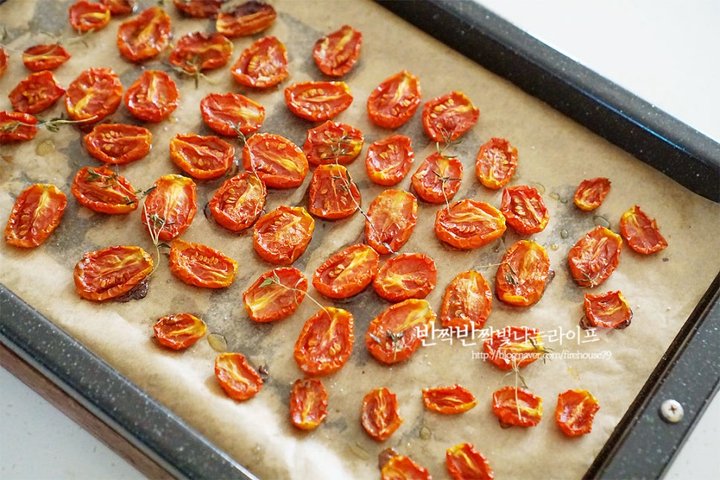 간단한 홈메이드 썬드라이토마토 레시피 2인분 1시간 20분 완성 평점 4.9점(98) 레시피 이미지 - 9