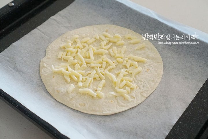 간단하고 담백한 마르게리타피자 레시피 2인분 25분 완성 평점 4.7점(96) 레시피 이미지 - 5