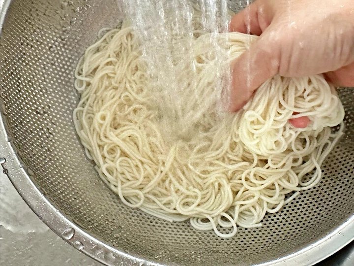 깊고 깔끔한 잔치국수 간단 레시피 2인분 15분 완성 평점 5.0점(59) 레시피 이미지 - 6