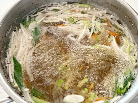 깊고 깔끔한 잔치국수 간단 레시피 2인분 15분 완성 평점 5.0점(59) 레시피 이미지 - 9