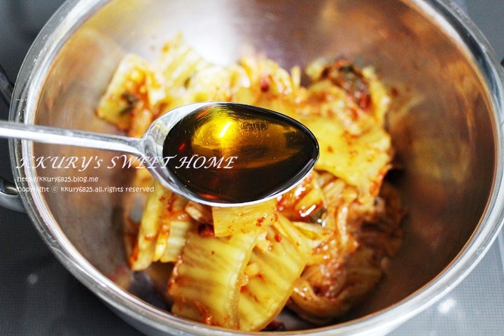 매콤한 참치김치찌개 김치찌개 간단 레시피 4인분 30분 완성 평점 4.7점(26) 레시피 이미지 - 2